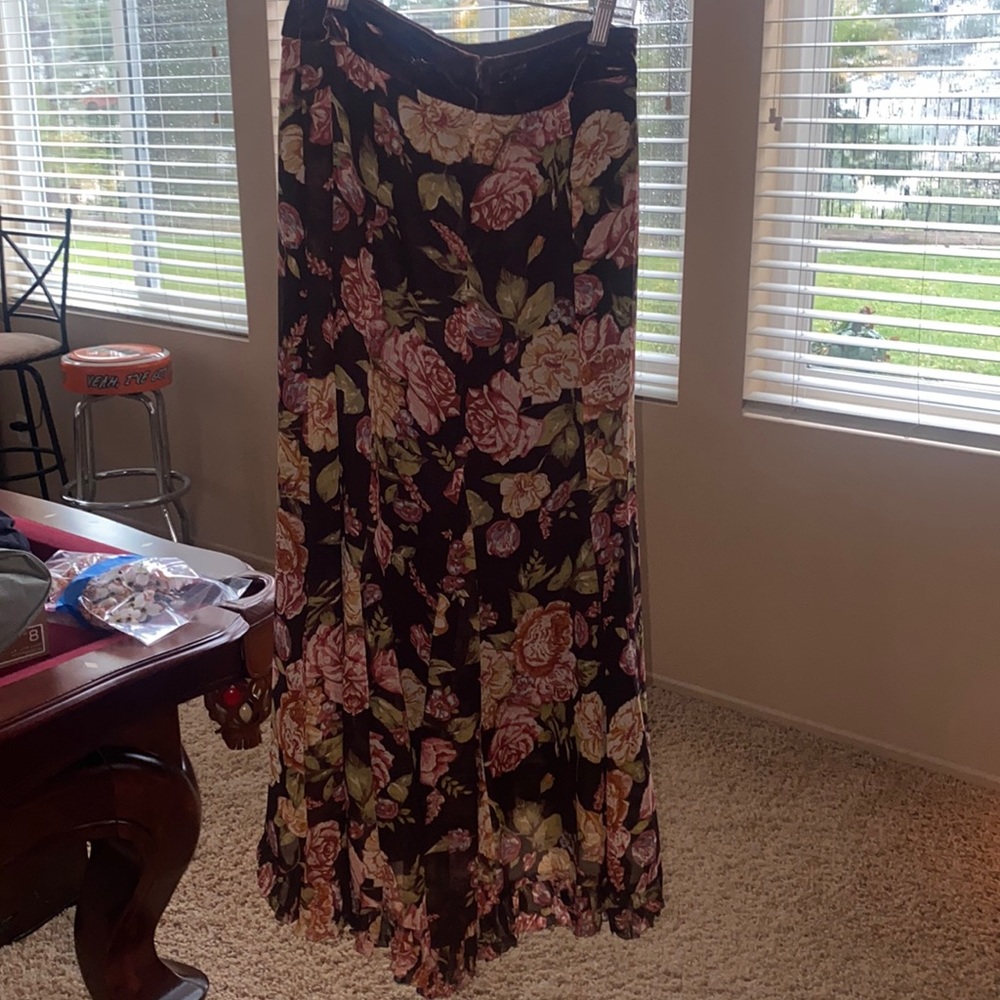 Cabi 2 piece skirt and blouse set small jacket and XS skirt
